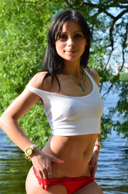 Галя, 22